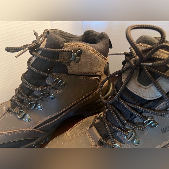 Wolverine Leather suede, waterproof boots, Brown Size 10 Med. GREAT Condition - Picture 2 of 15